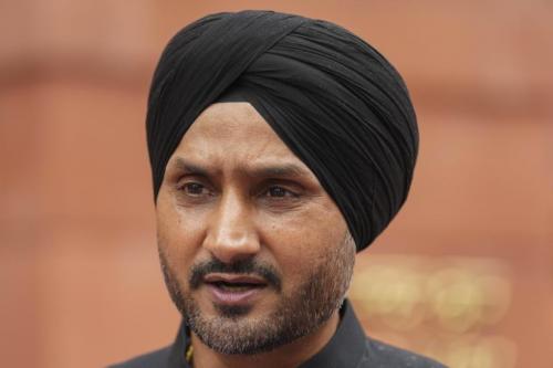 ഹർഭജൻ സിംഗിന്റെ സുരക്ഷ പഞ്ചാബ് സർക്കാർ പിൻവലിച്ചു: സിആർപിഎഫ് ഏറ്റെടുത്തതായി റിപ്പോർട്ട്
