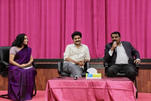 പുസ്തകോത്സവം; മുഖാമുഖത്തിൽ എഴുത്തുക്കാരൻ ലിജീഷ് അതിഥിയായി പങ്കെടുത്തു പുസ്തകോത്സവം; മുഖാമുഖത്തിൽ എഴുത്തുക്കാരൻ ലിജീഷ് അതിഥിയായി പങ്കെടുത്തു