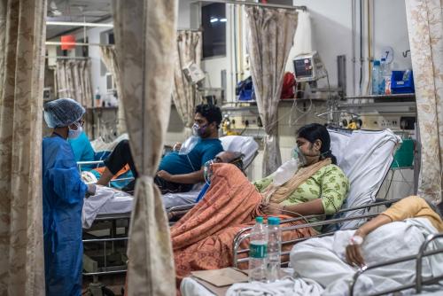 ഇന്ത്യയിൽ പ്രതിദിന കോവിഡ് കേസുകളുകളുടെ എണ്ണത്തിൽ നേരിയ കുറവ് ഇന്ത്യയിൽ പ്രതിദിന കോവിഡ് കേസുകളുകളുടെ എണ്ണത്തിൽ നേരിയ കുറവ്
