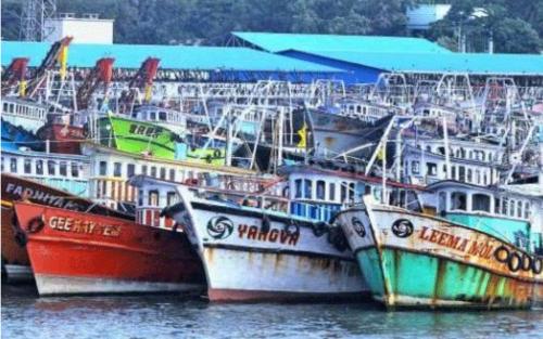 സംസ്ഥാനത്ത് ഇന്ന് അര്ധരാത്രി മുതല് ട്രോളിങ് നിരോധനം സംസ്ഥാനത്ത് ഇന്ന് അര്ധരാത്രി മുതല് ട്രോളിങ് നിരോധനം