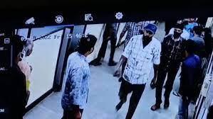 കായംകുളം താലൂക്ക് ആശുപത്രിയിലെ ഏറ്റുമുട്ടൽ; സിപിഐഎം നേതാക്കൾക്ക് സസ്പെൻഷൻ കായംകുളം താലൂക്ക് ആശുപത്രിയിലെ ഏറ്റുമുട്ടൽ; സിപിഐഎം നേതാക്കൾക്ക് സസ്പെൻഷൻ