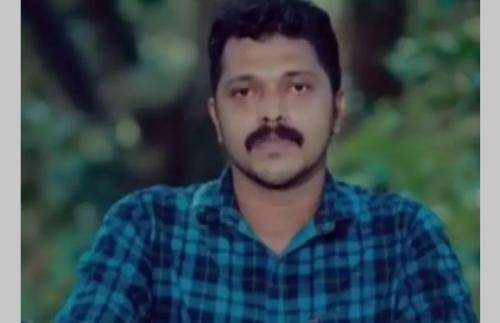 വിവാഹ ദിവസം പോലീസുകാരനെ വീടിനകത്ത് തൂങ്ങിമരിച്ചനിലയിൽ കണ്ടെത്തി വിവാഹ ദിവസം പോലീസുകാരനെ വീടിനകത്ത് തൂങ്ങിമരിച്ചനിലയിൽ കണ്ടെത്തി