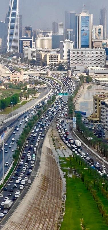 രാജ്യത്ത് മഴ :  മണിക്കൂറുകളോളം ഗതാഗതം സ്തംഭിച്ചു