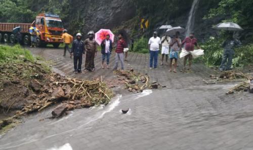 രണ്ടു ദിവസം കൂടി കേരളത്തിൽ അതിശക്തമായ മഴ തുടരുമെന്ന് മുന്നറിയിപ്പ്    