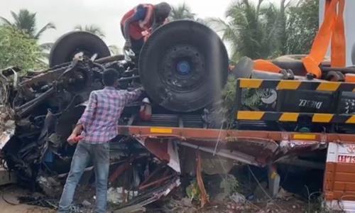 കോഴിക്കോട് വട്ടപ്പാറ വളവിൽ ലോറി മറിഞ്ഞ് 3 മരണം കോഴിക്കോട് വട്ടപ്പാറ വളവിൽ ലോറി മറിഞ്ഞ് 3 മരണം