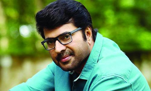 കേ­രള മുഖ്യമന്ത്രി­യാ­യി­ മമ്മൂ­ട്ടി­ വേ­ഷമി­ടുന്നു 