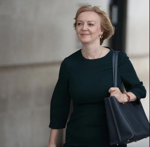 അധികാരമേറ്റ് നാൽപത്തിനാലാം ദിവസം രാജി പ്രഖ്യാപിച്ച് ബ്രിട്ടീഷ് പ്രധാനമന്ത്രി ലിസ് ട്രസ്