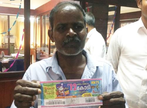 ക്രിസ്മസ് പുതുവൽസര ലോട്ടറിയുടെ ഒന്നാം സമ്മാനം കണ്ണൂർ സ്വദേശിക്ക്
