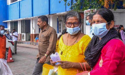 എറണാകുളം ജില്ലയില് വീണ്ടും കോവിഡ് ഉയരുന്നു എറണാകുളം ജില്ലയില് വീണ്ടും കോവിഡ് ഉയരുന്നു