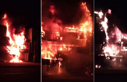 കരുനാഗപ്പള്ളിയിൽ വൻ തീപിടിത്തം: രണ്ട് സൂപ്പർമാർക്കറ്റുകൾ കത്തി നശിച്ചു കരുനാഗപ്പള്ളിയിൽ വൻ തീപിടിത്തം: രണ്ട് സൂപ്പർമാർക്കറ്റുകൾ കത്തി നശിച്ചു
