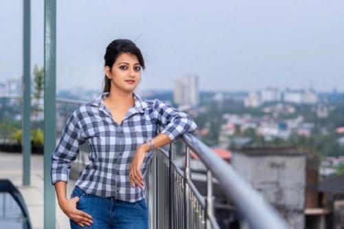 ഏക കഥാപാത്രമുള്ള ചിത്രത്തിൽ പ്രിയങ്കനായർ ഏക കഥാപാത്രമുള്ള ചിത്രത്തിൽ പ്രിയങ്കനായർ