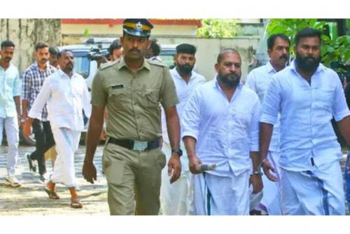 പെരിയ ഇരട്ടക്കൊല കേസിൽ ശിക്ഷിക്കപ്പെട്ട ഒൻപത് പ്രതികളെ വിയ്യൂരിൽ നിന്ന് കണ്ണൂർ സെൻട്രൽ ജയിലിലേക്ക് മാറ്റി പെരിയ ഇരട്ടക്കൊല കേസിൽ ശിക്ഷിക്കപ്പെട്ട ഒൻപത് പ്രതികളെ വിയ്യൂരിൽ നിന്ന് കണ്ണൂർ സെൻട്രൽ ജയിലിലേക്ക് മാറ്റി
