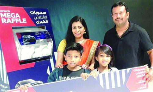 ഷോ­പ്പിംഗ് ഫെ­സ്റ്റി­വൽ മെ­ഗാ­ സമ്മാ­നം മലയാ­ളി­ വീ­ട്ടമ്മയ്ക്ക്