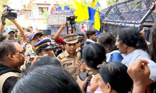 സെക്രട്ടറിയേറ്റ് പരിസരത്ത് ഉന്തും തള്ളും കയ്യാങ്കളിയും, പൊലീസ് ലാത്തിവീശി; പരിക്ക് സെക്രട്ടറിയേറ്റ് പരിസരത്ത് ഉന്തും തള്ളും കയ്യാങ്കളിയും, പൊലീസ് ലാത്തിവീശി; പരിക്ക്