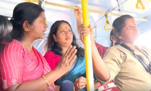 എല്ലാ കെഎസ്ആർടിസി ബസുകളിലും സൗജന്യ യാത്ര വേണം: കോട്ടയത്ത് മഹിളാമോർച്ച സമരം