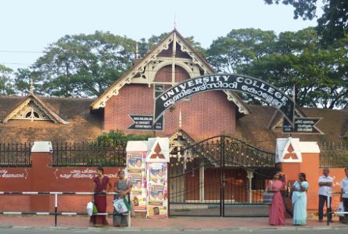 കോവിഡ്: കോളേജുകളിൽ സീറ്റ് വർദ്ധിപ്പിക്കാൻ അനുമതി; ബിരുദ കോഴ്സുകളിൽ 70 സീറ്റ് വരെ    