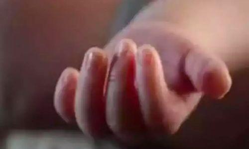 ദീപാവലി ആഘോഷത്തിനിടെ പടക്കം പൊട്ടിത്തെറിച്ച് 4 വയസുകാരി മരിച്ചു ദീപാവലി ആഘോഷത്തിനിടെ പടക്കം പൊട്ടിത്തെറിച്ച് 4 വയസുകാരി മരിച്ചു