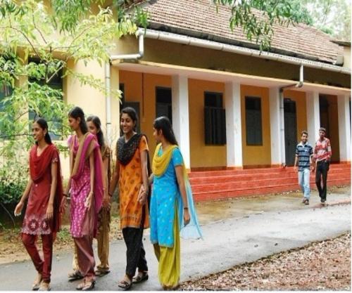കേരളത്തിൽ നാളെ അവസാന വർഷ ബിരുദ, ബിരുദാനന്തരബിരുദ ക്ലാസുകൾ ആരംഭിക്കും കേരളത്തിൽ നാളെ അവസാന വർഷ ബിരുദ, ബിരുദാനന്തരബിരുദ ക്ലാസുകൾ ആരംഭിക്കും