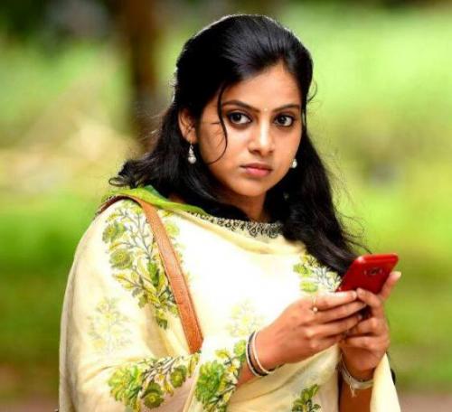 സിനിമാ നടി അന്ന രാജനെ സ്വകാര്യ ടെലികോം സ്ഥാപനത്തിലിട്ട് ജീവനക്കാർ പൂട്ടിയതായി പരാതി സിനിമാ നടി അന്ന രാജനെ സ്വകാര്യ ടെലികോം സ്ഥാപനത്തിലിട്ട് ജീവനക്കാർ പൂട്ടിയതായി പരാതി