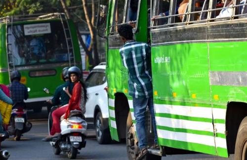 നിരീക്ഷണ കാമറകൾ സ്ഥാപിക്കണമെന്ന നിർദേശം സർക്കാർ പിൻവലിച്ചില്ലെങ്കിൽ സർവീസുകൾ നിർത്തിവയ്ക്കും; സ്വകാര്യ ബസ് ഉടമകൾ