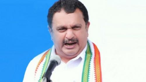 ആളുകളെ വിലകുറച്ച് കണ്ടാൽ മെസിക്ക് പറ്റിയത് സംഭവിക്കും; തരൂരിന് പിന്തുണയുമായി കെ മുരളീധരൻ ആളുകളെ വിലകുറച്ച് കണ്ടാൽ മെസിക്ക് പറ്റിയത് സംഭവിക്കും; തരൂരിന് പിന്തുണയുമായി കെ മുരളീധരൻ