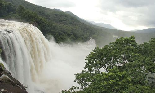 അതി­രപ്പി­ള്ളി ­: കോ­ൺ­ഗ്രസിൽ ഭി­ന്നത രൂ­ക്ഷം