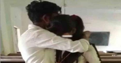 ക്ലാസ് മുറിയിൽ വിവാഹം; വിദ്യാർത്ഥികളെ സ്കൂളിൽ നിന്ന് പുറത്താക്കി