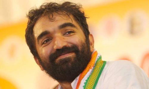 ഉമ്മൻ ചാണ്ടിയുടെ പേരിൽ 50-ഓളം വീടുകൾ പൂർത്തിയാക്കി നൽകും’; ചാണ്ടി ഉമ്മൻ ഉമ്മൻ ചാണ്ടിയുടെ പേരിൽ 50-ഓളം വീടുകൾ പൂർത്തിയാക്കി നൽകും’; ചാണ്ടി ഉമ്മൻ