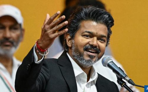 തമിഴ്‌നാട്ടിൽ സർപ്രൈസ് പ്രഖ്യാപനങ്ങളുമായി വിജയ്: സ്ത്രീകൾക്ക് സൗജന്യ ഗ്യാസും വിപുലീകരിച്ച ബസ് യാത്രയും
