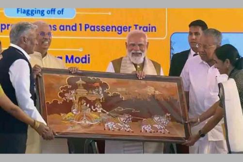പ്രധാനമന്ത്രി തിരുവനന്തപുരത്ത്; നാല് പുതിയ ട്രെയിനുകൾ ഫ്ലാഗ് ഓഫ് ചെയ്തു