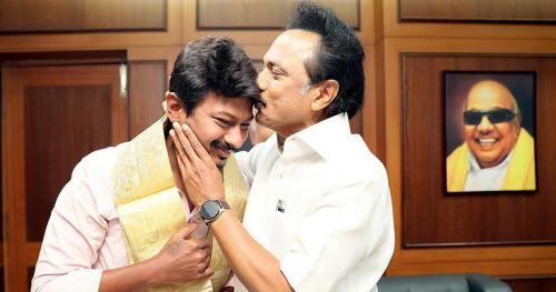 തമിഴ്നാട് മുഖ്യമന്ത്രി എം.കെ.സ്റ്റാലിന്റെ മകൻ നാളെ മന്ത്രിയായി സത്യപ്രതിജ്ഞ ചെയ്യും തമിഴ്നാട് മുഖ്യമന്ത്രി എം.കെ.സ്റ്റാലിന്റെ മകൻ നാളെ മന്ത്രിയായി സത്യപ്രതിജ്ഞ ചെയ്യും