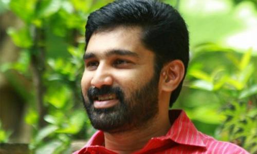 വിശുദ്ധ കുർബാന നയിക്കേണ്ടത് ഡ്രാക്കുളയല്ല : ജയരാ­ജനെ­ പരി­ഹസി­ച്ച് വി­.ടി­ ബൽ­റാം