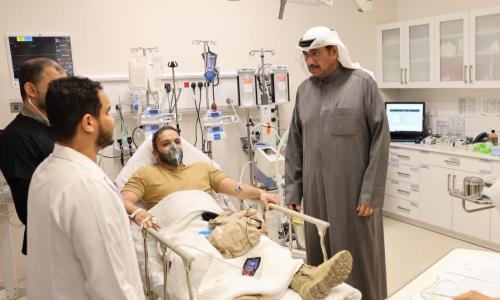 പരിക്കേറ്റവരെ സന്ദർശിച്ച് കുവൈത്ത് പ്രതിരോധ മന്ത്രി; ആരോഗ്യസ്ഥിതി വിലയിരുത്തി