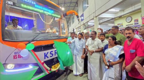 രാഹുലിന്റെ പൊതുപരിപാടി; കോൺഗ്രസിൽ പൊട്ടിത്തെറി, പ്രതിഷേധവുമായി ഡിവൈഎഫ്ഐ