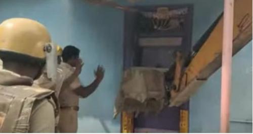 തമിഴ്നാട്ടിൽ നരബലിക്കു ശ്രമമെന്ന് പരാതി; പോലീസുകാരനുൾപ്പെടെ ആറു പേർ അറസ്റ്റിൽ തമിഴ്നാട്ടിൽ നരബലിക്കു ശ്രമമെന്ന് പരാതി; പോലീസുകാരനുൾപ്പെടെ ആറു പേർ അറസ്റ്റിൽ