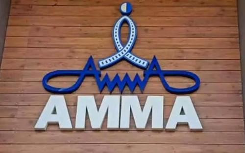 'അമ്മ'യിൽ ഓണക്കിറ്റ് വിവാദം: ശ്വേത മേനോന്റെ കമ്മിറ്റിക്കെതിരെ ഒരുവിഭാഗം താരങ്ങൾ; കിറ്റ് വാങ്ങാതെ ബഹിഷ്കരണം