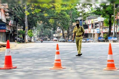 കേരളത്തിൽ ഞായറാഴ്ച സമ്പൂർണ അടച്ചിടൽ പ്രഖ്യാപിച്ചു കേരളത്തിൽ ഞായറാഴ്ച സമ്പൂർണ അടച്ചിടൽ പ്രഖ്യാപിച്ചു