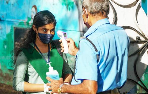 ഒന്പത് മാസത്തെ ഇടവേളയ്ക്ക് ശേഷം സംസ്ഥാനത്ത് സ്കൂളുകൾ തുറന്നു