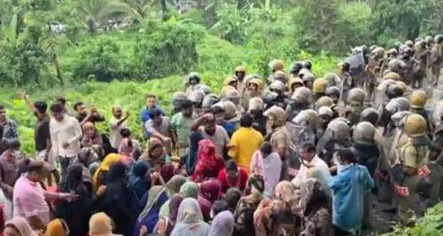 താമരശേരിയില് അറവ് മാലിന്യ സംസ്കരണ കേന്ദ്രത്തിനെതിരായ പ്രതിഷേധത്തില് സംഘര്ഷം; പ്രതിഷേധക്കാർ ഫാക്ടറിക്ക് തീയിട്ടു താമരശേരിയില് അറവ് മാലിന്യ സംസ്കരണ കേന്ദ്രത്തിനെതിരായ പ്രതിഷേധത്തില് സംഘര്ഷം; പ്രതിഷേധക്കാർ ഫാക്ടറിക്ക് തീയിട്ടു