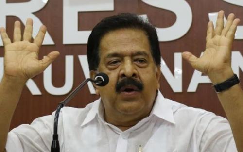 വിദ്യാ വിജയന്മാർക്കും വീണാ വിജയന്മാർക്കും എന്തും ആകാം: ചെന്നിത്തല വിദ്യാ വിജയന്മാർക്കും വീണാ വിജയന്മാർക്കും എന്തും ആകാം: ചെന്നിത്തല