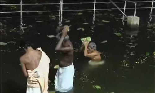 ആലുവ മണപ്പുറത്ത് ബലിതർപ്പണം നടത്തി ആയിരങ്ങൾ ആലുവ മണപ്പുറത്ത് ബലിതർപ്പണം നടത്തി ആയിരങ്ങൾ