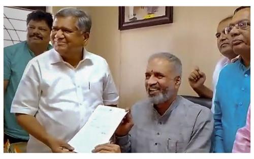 ജഗദീഷ് ഷെട്ടര് കോണ്ഗ്രസിലേക്ക്; ഹുബ്ബള്ളി ധര്വാഡ് സെന്ട്രലില് സ്ഥാനാർത്ഥിയായേക്കും ജഗദീഷ് ഷെട്ടര് കോണ്ഗ്രസിലേക്ക്; ഹുബ്ബള്ളി ധര്വാഡ് സെന്ട്രലില് സ്ഥാനാർത്ഥിയായേക്കും