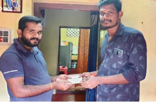 ലാൽ കെയർസ് ബഹ്റൈൻ ധനസഹാ­യം നൽ­കി­ 