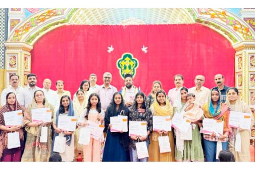ക്യാൻസർ രോഗികൾക്ക് വിഗ് നിർമ്മിക്കാൻ മുടി കൈമാറി: മാതൃകയായി ബഹ്‌റൈൻ സെന്റ് പീറ്റേഴ്സ് യാക്കോബായ പള്ളി വനിതാ സമാജം