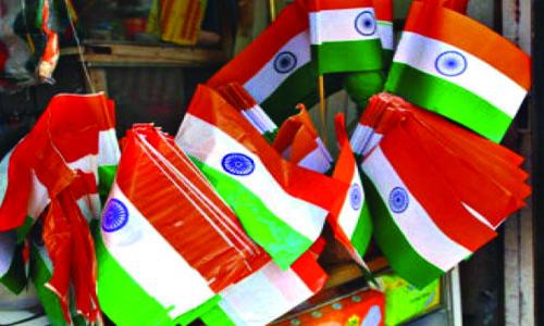 പ്ലാ­സ്റ്റിക് ദേ­ശീ­യ പതാ­കകൾ നി­രോ­ധി­ക്കുന്നു