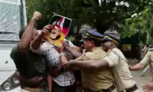രാജ്ഭവനിൽ ഗോൾവാൾക്കറുടെ ചിത്രം; പ്രതിഷേധവുമായി എസ്എഫ്ഐ; കസ്റ്റഡിയിലെടുത്ത് നീക്കി രാജ്ഭവനിൽ ഗോൾവാൾക്കറുടെ ചിത്രം; പ്രതിഷേധവുമായി എസ്എഫ്ഐ; കസ്റ്റഡിയിലെടുത്ത് നീക്കി