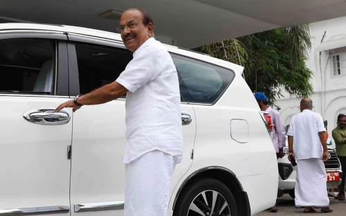 വിവാദങ്ങൾക്കൊടുവിൽ പച്ചക്കൊടി: സ്വകാര്യ വാഹനങ്ങൾ ഔദ്യോഗികമാക്കാൻ മന്ത്രിമാർക്ക് സർക്കാർ അനുമതി
