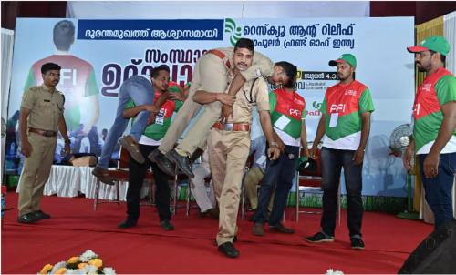 പോപ്പുലർ ഫ്രണ്ടിന് ഫയർഫോഴ്സ് ഉദ്യോഗസ്ഥർ പരിശീലനം നൽകിയത് ഗുരുതര വീഴ്ചയെന്ന് ബി സന്ധ്യ പോപ്പുലർ ഫ്രണ്ടിന് ഫയർഫോഴ്സ് ഉദ്യോഗസ്ഥർ പരിശീലനം നൽകിയത് ഗുരുതര വീഴ്ചയെന്ന് ബി സന്ധ്യ