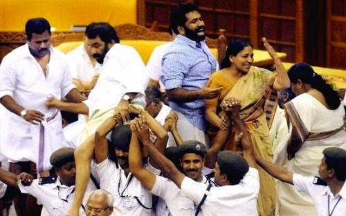 നിയമസഭാ കൈയാങ്കളിക്കേസില് തുടരന്വേഷണത്തിന് ഉപാധികളോടെ അനുമതി നിയമസഭാ കൈയാങ്കളിക്കേസില് തുടരന്വേഷണത്തിന് ഉപാധികളോടെ അനുമതി
