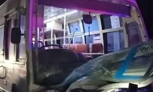 തമിഴ്നാട്ടില് കാറും ബസും കൂട്ടിയിടിച്ച് 7 മരണം; 13 പേര്ക്ക് പരുക്ക് തമിഴ്നാട്ടില് കാറും ബസും കൂട്ടിയിടിച്ച് 7 മരണം; 13 പേര്ക്ക് പരുക്ക്